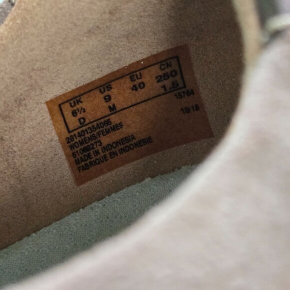 Clarks Un Adorn Nubuck Suede Neutral Beige Mary Jane Comfort Shoe Size 9M - Picture 13 of 13